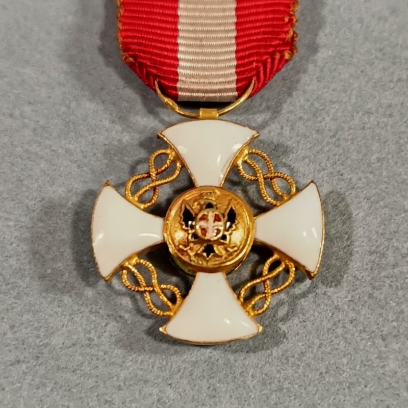 ITALIE MEDAILLE DE CHEVALIER DE L'ORDRE NATIONAL DE LA COURONNE ITALIENNE EN OR ITALIAN NATIONAL CROWN ORDER IN GOLD